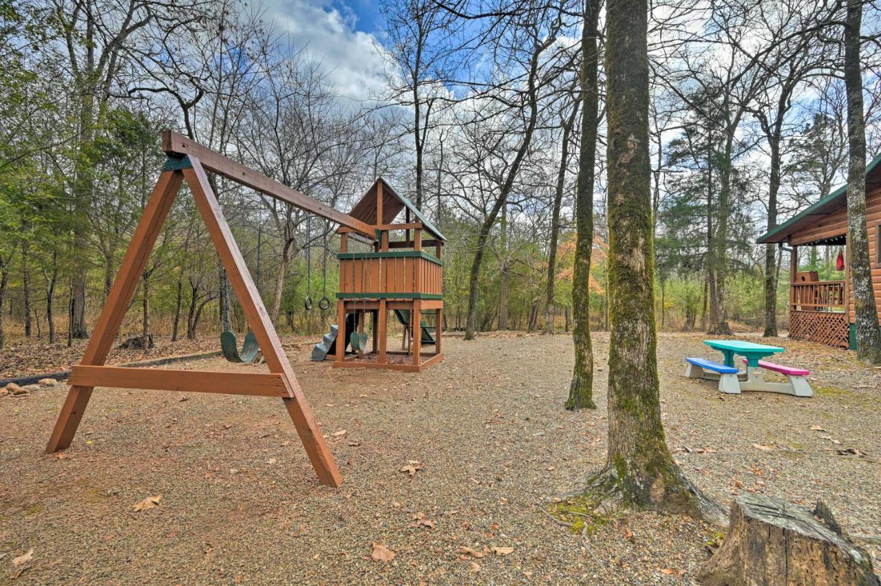 Quiet Woodsy Getaway With Hot Tub In Broken Bow Villa Stephens Gap Eksteriør billede